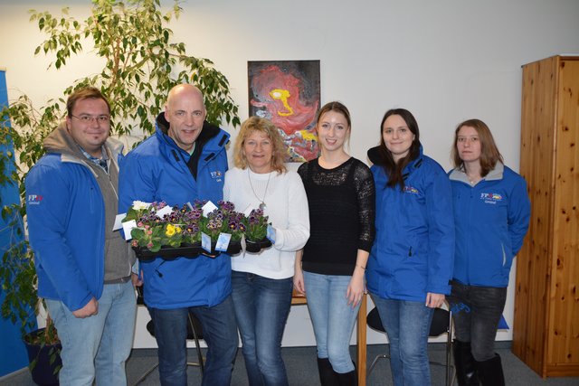 Patrick Klopf, Roman Erhart, Anja Scherzer und Viktoria Preisl mit Veronika Hauer und Bettina Talkner von den Bezirksblättern.  | Foto: S. Hauer
