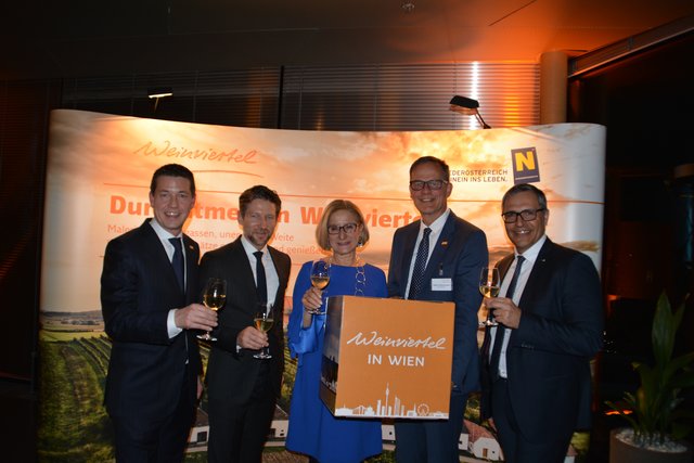 Kurt Hackl, Thomas Schaufler, Johanna Mikl-Leitner Hannes Weitschacher und Wolfgang Seltenhammer. | Foto: Seidl