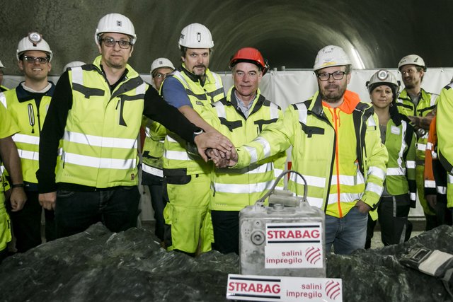 V.l.: BBT-Projektleiter Andrea Lussu, ÖBA-Leiter Adrian Fontana, BBT-Vorstand Konrad Bergmeister und Strabag-Bauleiter Anton Ertl | Foto: BBT SE