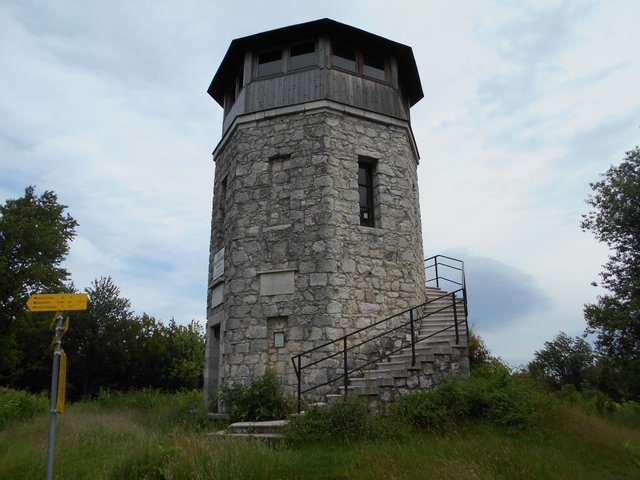 Titelbild: Die Kaiser Franz-Joseph-Warte (443 m ü.A.)