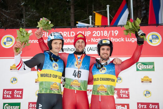 Siegertrio der Grantau-Trophy 2019, von links: Thomas Kammerlander (2.), Patrick Pigneter (1.) und Alex Gruber (3.). | Foto: FIL/Chris Walch