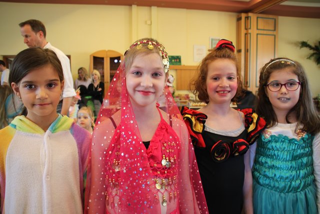 Prinzessinnen sind nie out! Das wissen auch Theresa, Melina, Sara und Julia.