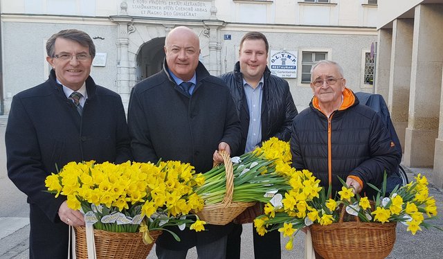V.l.: Stadtrat Piribauer, Vizebürgermeister Stocker, Gemeinderat Filipp und Seniorenbundobmann Regel. | Foto: Höller, ÖVP WRN