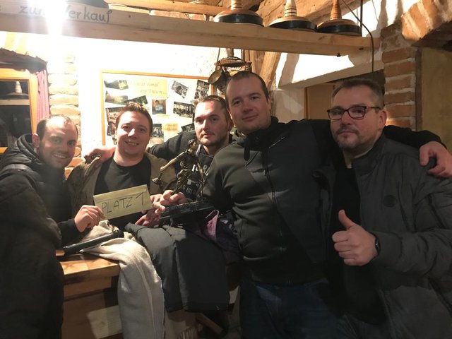 Foto v.l.n.r.: Christoph Schwarz mit der Sieger Moarschaft Michael Ortner, Stefan Pfarrhofer, Jürgen Baumann und David Halmerbauer