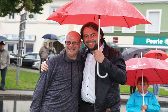 Projektleiter Boris Mitterlehner (re.) mit künstler Sascha Exenberger.  | Foto: gemeindejournal.at