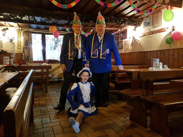 Präsident Peter Binder, Vizepräsident Erich Thüringer und Tanzmariechen Katharina