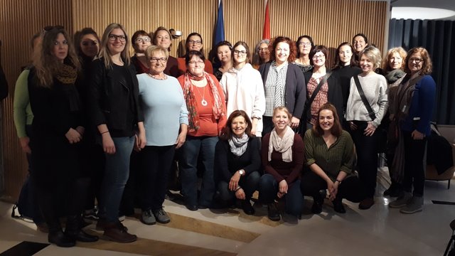 Cornelia Schweiner und ihre Reisegruppe in der Ständigen Vertretung Österreichs in Brüssel. | Foto: WOCHE