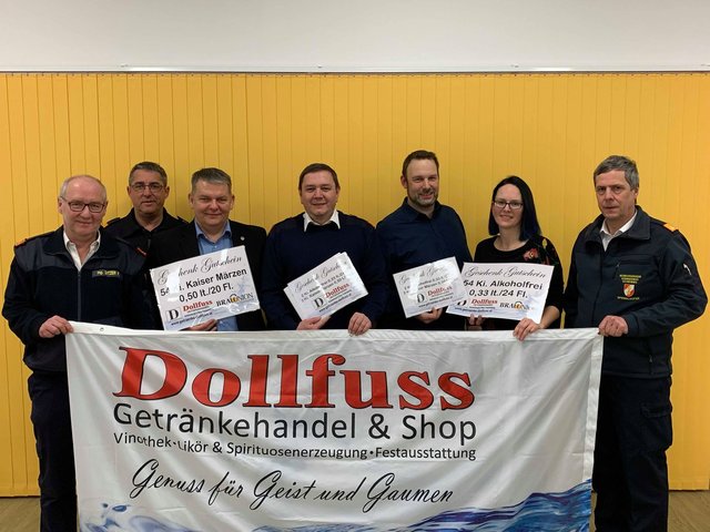 Die Feuerwehrkameraden bedanken sich: Bei ihren Einsätzen im Zuge der Schneekatastrophe wurden sie mit Getränken versorgt.