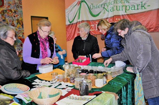 Bei der Samentauschbörse im Natur- und Geopark Steirische Eisenwurzen herrschte reger Austausch zum Thema Garten.