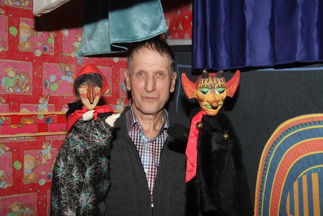 Ludwig Schimanko hat die handgefertigten Figuren von seinen Eltern geerbt