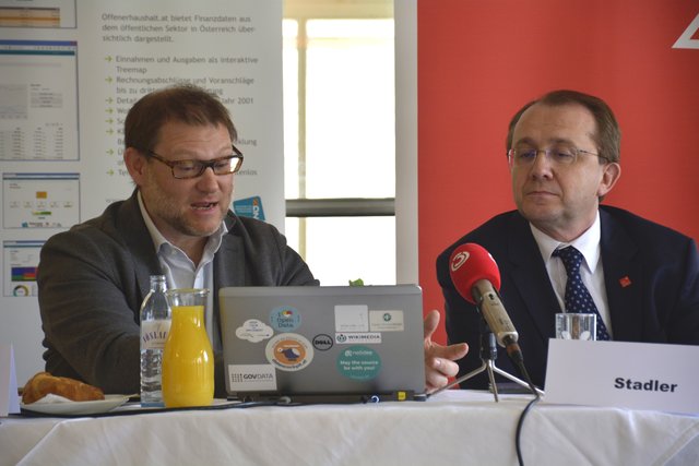 Einblicke werden gewährt:Sankt Pöltens Bürgermeister Matthias Stadler (re.) setzt nun auch in Sachen Fördergelder auf volle Transparenz. | Foto: Frings