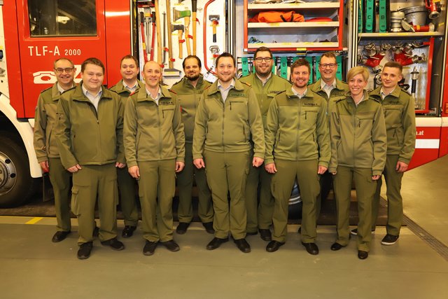 Das neue Abschnitts-Feuerwehrkommando von Mauthausen: Florian Pötscher, Patrick Mayrhofer, Thomas Eder, Michael Kastner, Florian Aigner, Christian Schrattenholzer, Georg Kürmayr, Oliver Tauschek, Jürgen Dastl, Manuela Natschke und Manuel Frenzl (v. l. n. r.).