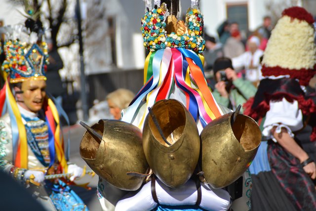 Alle drei Jahre pflegt die Gemeinde Nassereith den uralten Brauch des "Schellerlaufens", seit 2012 auch als Immaterielles Kulturerbe in der UNESCO verankert!