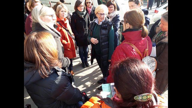 Bei strahlendem Sonnenschein  wurde das Europaviertel erkundet.  | Foto: WOCHE