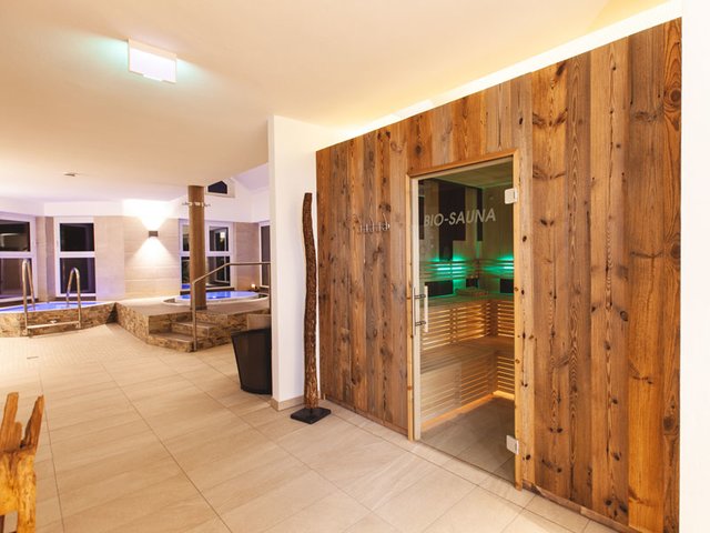 Um den Gästen den Aufenthalt zu versüßen, wurden am Freinerhof 1,2 Millionen Euro in einen hochwertigen Wellnessbereich investiert. | Foto: Freinerhof