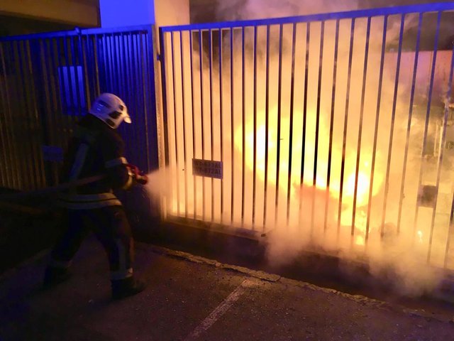 In der Nacht von 9.2. auf 10.2. wurde die FF Waidhofen-Stadt zu einem Brand zum Gymnasium/Schillerpark alarmiert.
 | Foto: FF WYSt