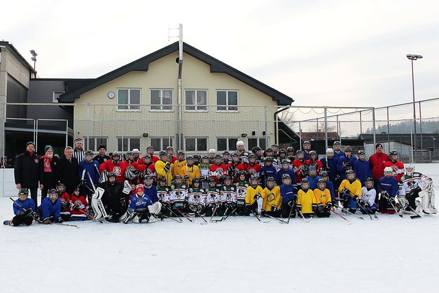 Über 50 junge Sportler in Lannach: UEC Red Bulls St. Josef fördert den Eishockeysport. | Foto: Franz Krainer