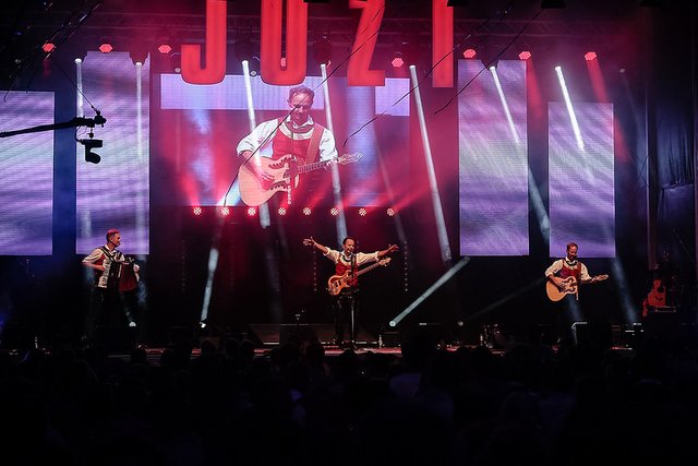 25 Jahre und kein bisschen leise: Die jungen Zillertaler sind auch 2019 im Rennen um einen Amadeus Austrian Music Award.  | Foto: (C) PR-Agentur WEISS PR &amp; MEDIA e.u. / Die jungen Zillertaler