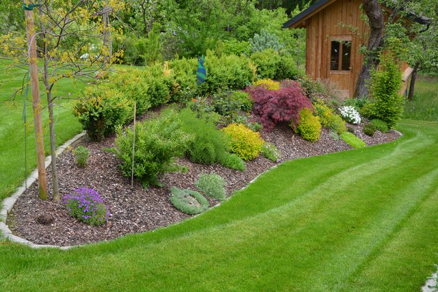 Mit den richtigen Frühlings-Arbeiten erwacht der Garten rasch aus dem Winterschlaf und wird wieder zur Wohlfühl-Oase.  | Foto: Gärtnerei Viehböck