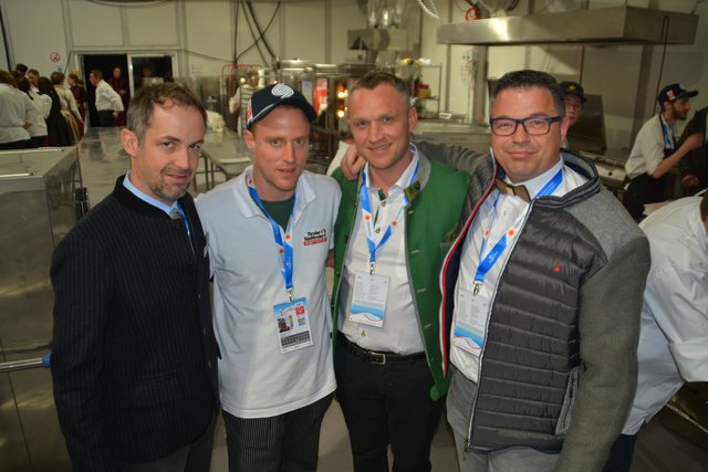 Blick hinter die Kulissen - die VIP-Küche: Die "Tiroler &amp; Südtiroler Kraft Event Partner" mit dem Seefelder Michael Jank, Bernd Schwienbacher und Simon Schenk verwöhnen während der WM die VIP-Gäste.