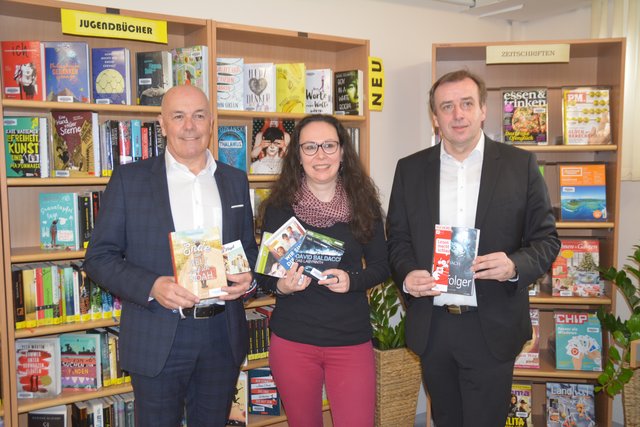 Positive Bilanz über ein Jahr Zusammenarbeit: Bgm. LA Georg Rosner, Silke Rois und AK-Regionalleiter LA Christian Drobits