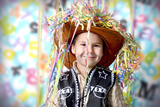 Kleine Cowboys sind beim Faschingstreiben auch heuer wieder beliebt.  | Foto: S. Kobold_Fotolia