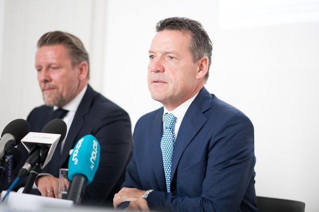 "Weniger Dynamik, aber weiterhin hohes Niveau" – so sehen Peter Weinberger (l.) und Nikolaus Lallitsch (Raiffeisen) den österreichischen Immobilienmarkt. | Foto: Raiffeisen Immobilien/APA-Fotoservice/Hörmandinger