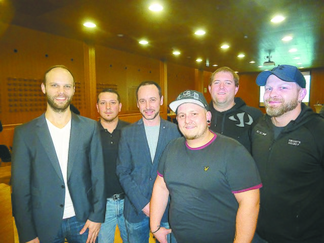 HC-Knights: Vize-Präs. Lukas Fröwis, Marcel Salcher (Kapitän), Patrick Tiefenthaler, Manuel Gut, Mario Baratto, Werner Prettenhofer (v. l.) | Foto: Bandi Koeck