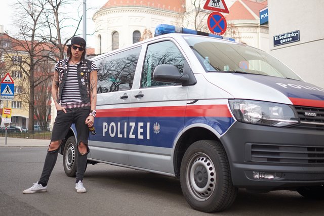 "Heute fahr ma Polizei" heißt die erste Single des neuen Turbobier-Albums "King Of Simmering". | Foto: Arnold Burghardt