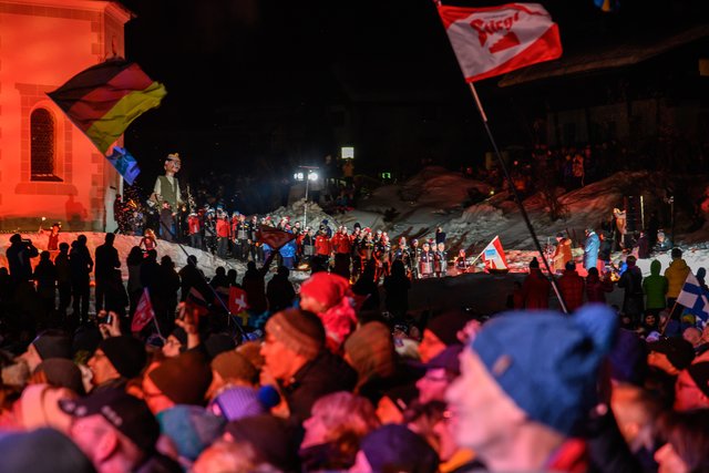 Stefan Kraft war Fahnenträger des 26-köpfigen österreichischen Teams, bestehend aus sieben Athletinnen und 19 Athleten. | Foto: Holzknecht