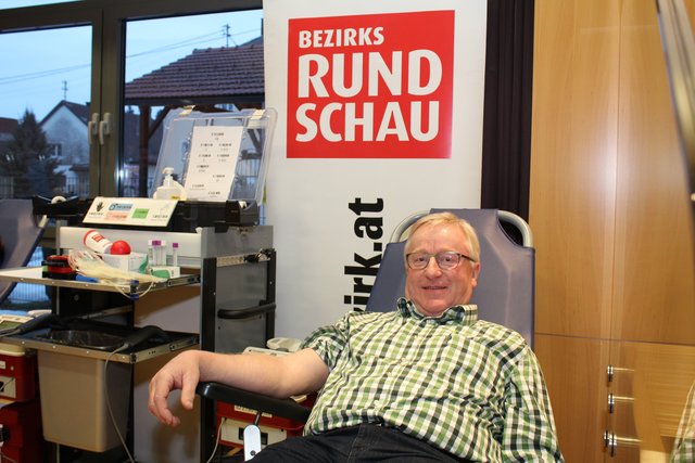 Bürgermeister Ernst Pachler aus Berg spendete in St. Georgen Blut.