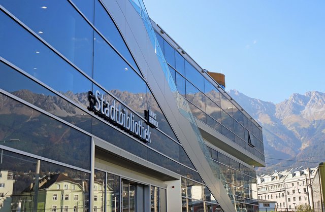 Die Stadtbibliothek in der Amraser Straße erfreut sich seit 100 Tagen großer Beliebtheit. | Foto: IKM/Freinhofer