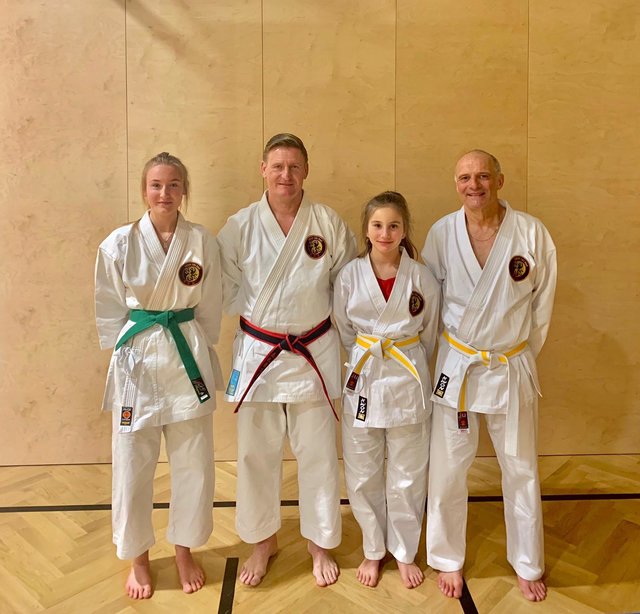 &lt;f&gt;Gelb:&lt;/f&gt; Lena Hofer mit Coach Massey und Tochter Tabatha | Foto: Privat