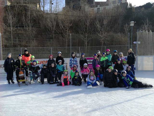 Einige Kinder der 3. und 4. Klassen mit den Lehrerinnen Raffaela Kitzler und Michaela Rabl-Waldhäusl. | Foto: VS Schrems