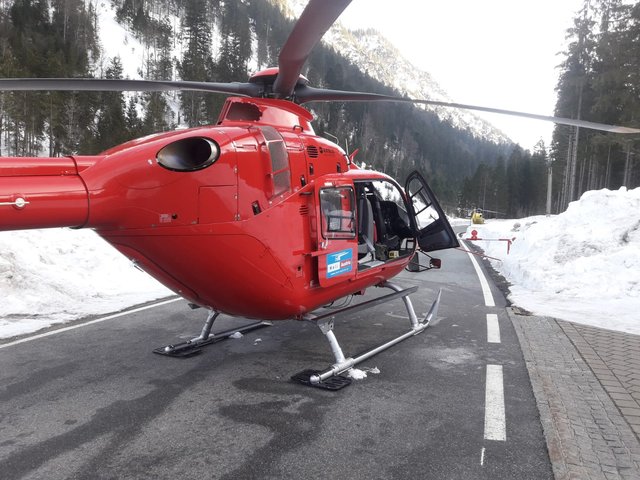 Mehrere Hubschrauber kamen zum Einsatz. | Foto: Zoom Tirol