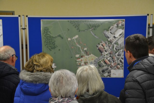 Rund 200 Wildschönauer waren bei der Präsentation der Pläne zum Freizeitpark in Oberau mit dabei.