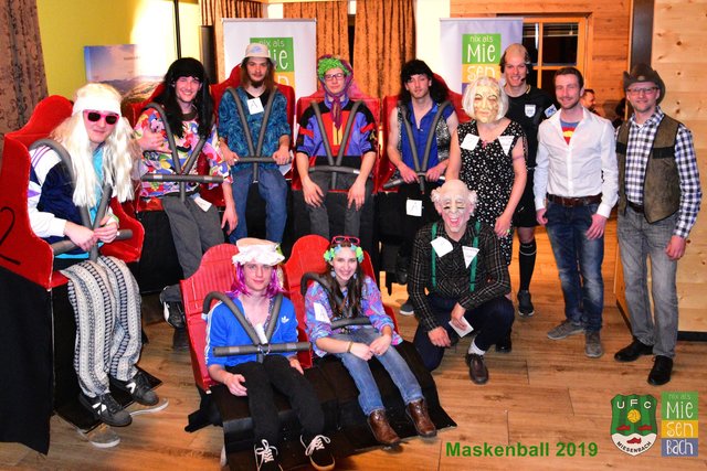 Die Siegermasken Achterlbahn und Dancing Stars