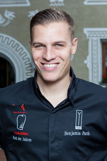 Benjamin Parth ist amtierender „Gault&amp;Millau Koch des Jahres 2019“. Mit einer Bewertung von 97 Punkten (4 Gabeln) bestätigen nun auch die Tester des Falstaff Restaurantguides 2019 sein modernes Gourmetkonzept. | Foto: ProMedia