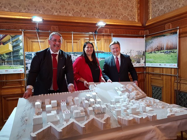 Bezirksvorsteher Ernst Nevrivy, Wohnbaustadträtin Kathrin Gaal, Bürgermeister Michael Ludwig (v.l.)