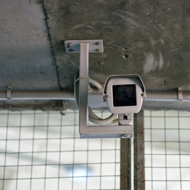 Schutzmaßnahmen beim Zutritt sind im Bezirksgericht längst Alltag. Andere Ämter sehen keine Notwendigkeit | Foto: Stockvault
