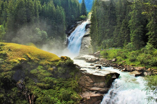 Eine Wasserfall-Impression aus dem Sommer - diese Sehenswürdigkeit wird in Zukunft noch attraktiver sein. | Foto: Hanspeter Lechner