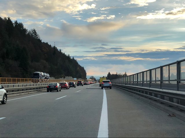 Die App "TwoGo" und der zentrale Verkehrsrechner sollen für weniger Verkehr auf Kärntens Straßen sorgen | Foto: hehn