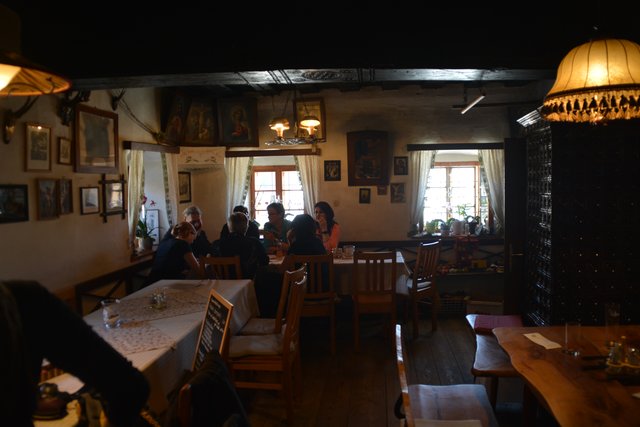 Schneeschuh-Wanderung mit Regionauten: Zum Abschluss wurde bei der Raststation am Hochschlag eine längere Pause eingelegt. | Foto: Roland Mayr