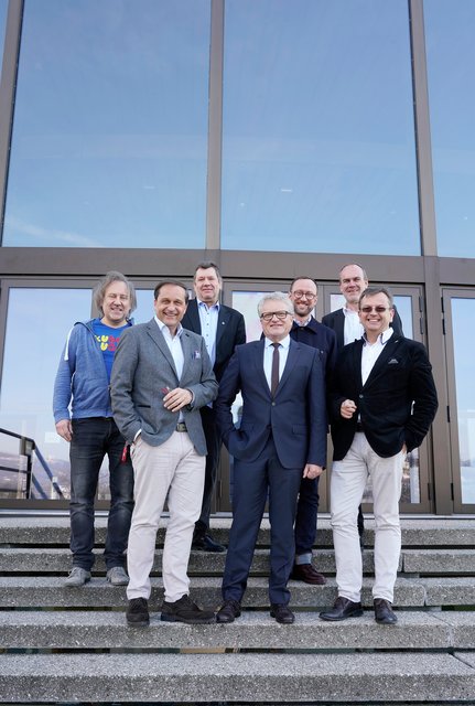 Manfred Forster, Dietmar Kerschbaum, Wilfried Steiner, Bürgermeister Klaus Luger, Gernot Kremser, Erwin Unter und Thomas Ziegler (v. l.) freuen sich über mehr als eine Millionen Besucher bei Veranstaltungen der LIVA 2018.