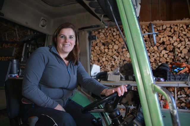 Traktorfahren ist Tinas Leidenschaft, dafür werden hauptsächlich Oldtimer neu hergerichtet.