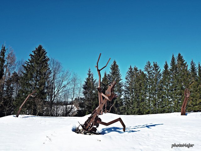 Schneeschuh-Wanderung mit Regionauten: Die Skulptur Sclavinia am Hochschlag.