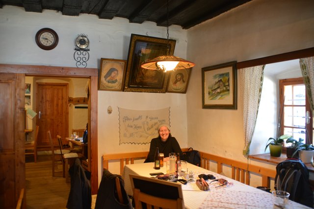 Schneeschuh-Wanderung mit Regionauten: Zum Abschluss wurde bei der Raststation am Hochschlag eine längere Pause eingelegt. | Foto: Roland Mayr