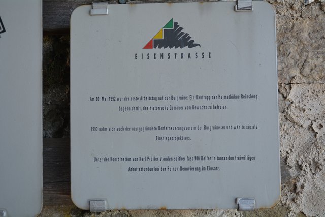 Schneeschuh-Wanderung mit Regionauten: Interessante Infos über die Burgruine Reinsberg. | Foto: Roland Mayr