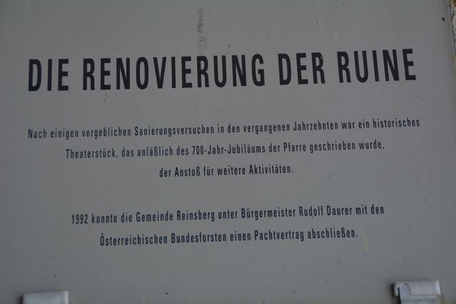 Schneeschuh-Wanderung mit Regionauten: Interessante Infos über die Burgruine Reinsberg. | Foto: Roland Mayr