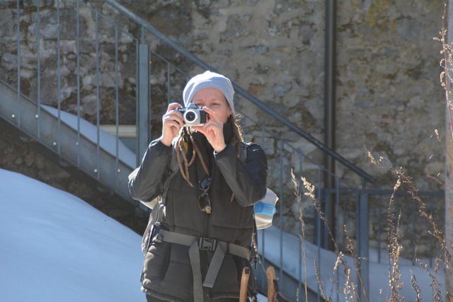 Schneeschuh-Wanderung mit Regionauten: Manuela Majer aus Wolfpassing auf der Burgruine Reinsberg. | Foto: Roland Mayr